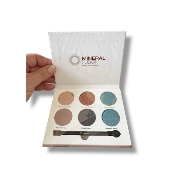 MINERAL FUSION VEGAN FRAG-FREE VELVET EYE SHADDOW PALETTE (6 SHADES) .35 OZ -NEW - Picture 1 of 11